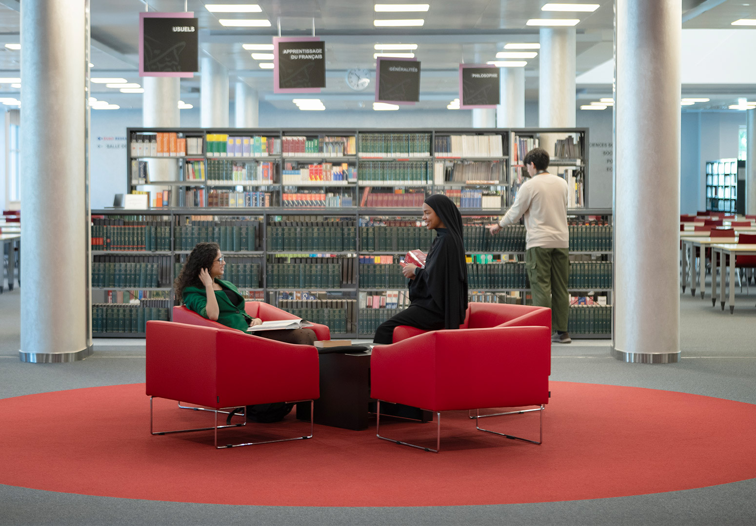 خدمات المكتبة والدعم